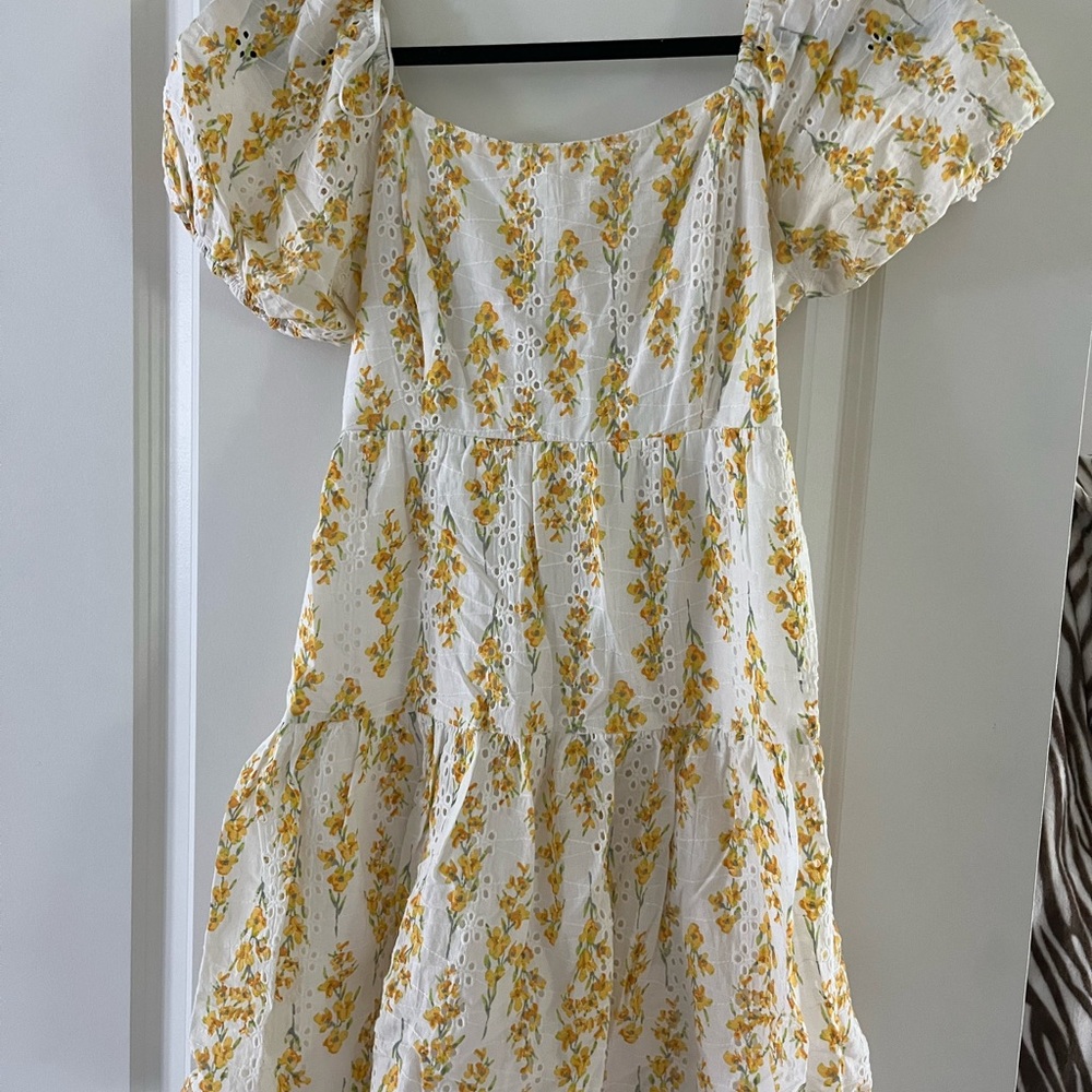 Jessica Simpson White and Yellow Floral Tiered Midi Dress